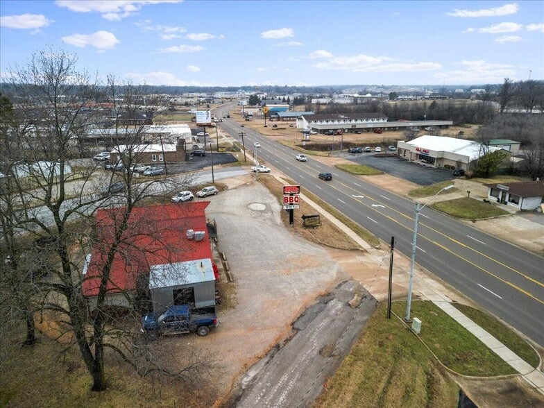 1027 Porter Wagoner Blvd, West Plains, MO for sale - Building Photo - Image 3 of 26