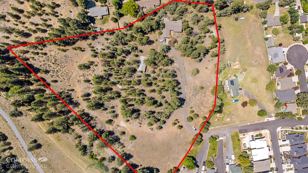 61521 Sunny Breeze Ln, Bend, OR for sale - Building Photo - Image 2 of 10