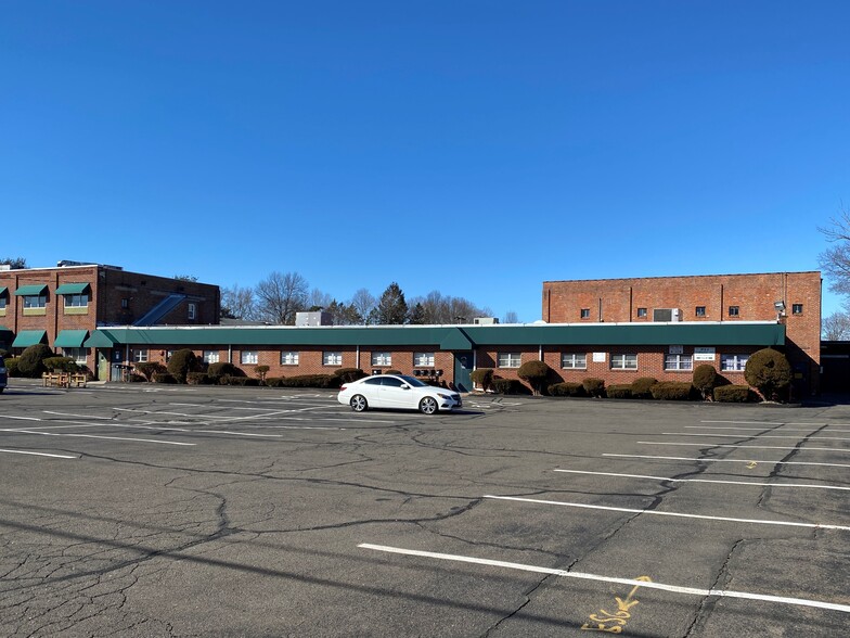 123 Whiting St, Plainville, CT for lease - Building Photo - Image 1 of 4