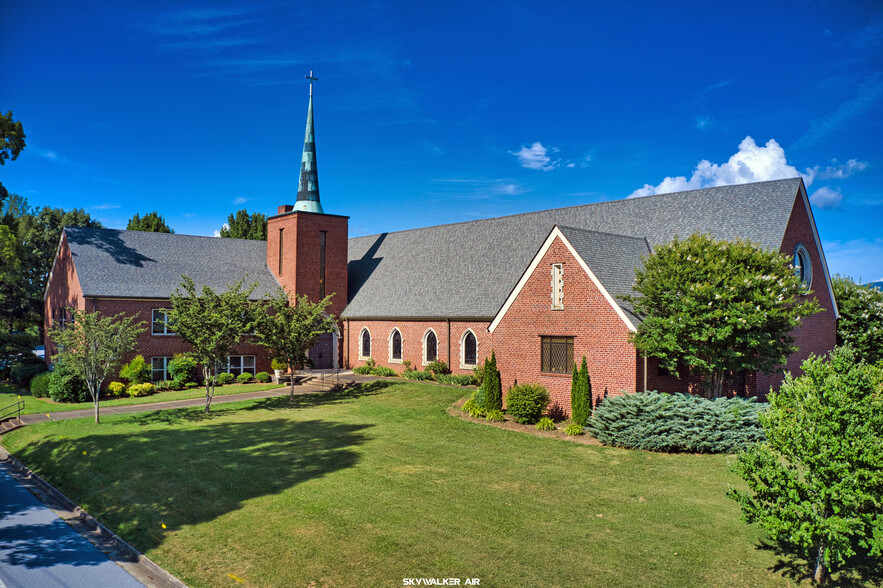 376 Hendersonville Rd, Asheville, NC for sale - Building Photo - Image 1 of 1