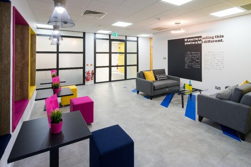 Stockport Rd, Cheadle for lease - Interior Photo - Image 3 of 43