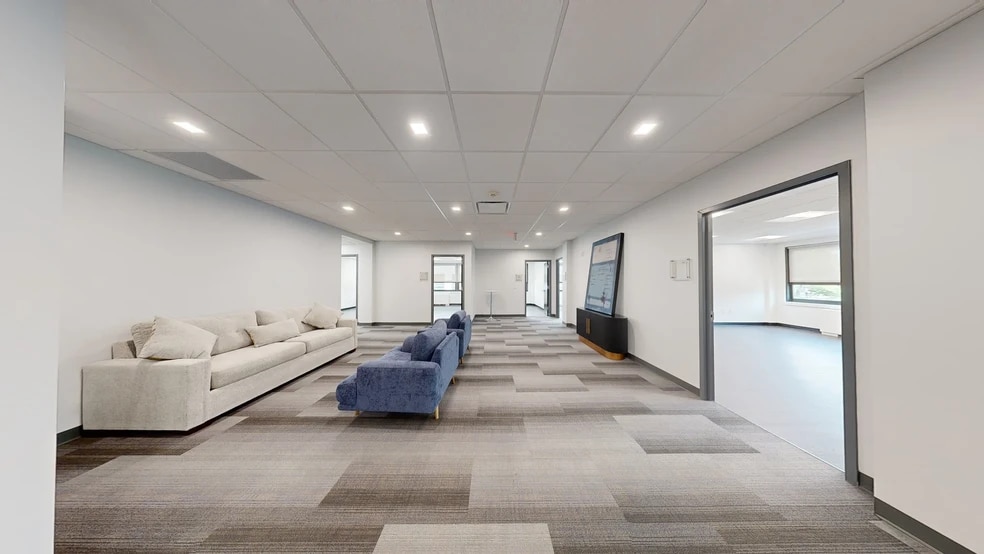 200 Mamaroneck Ave, White Plains, NY for lease - Matterport 3D Scan - Image 2 of 29