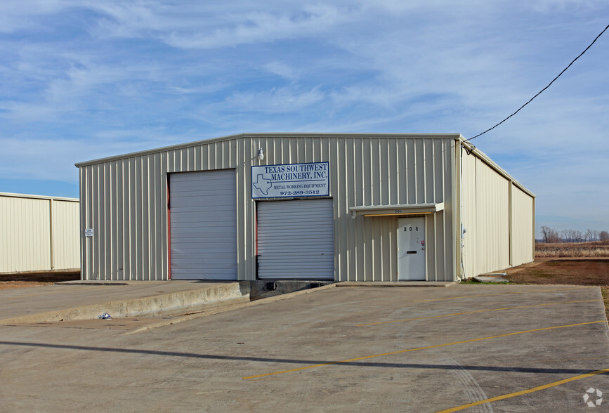 206 Industrial Dr, Forney, TX for lease - Primary Photo - Image 1 of 3