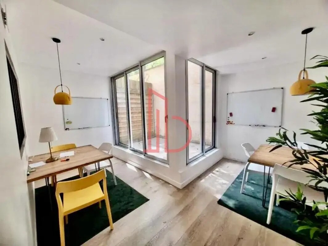 Office in Bordeaux for lease Interior Photo- Image 1 of 6