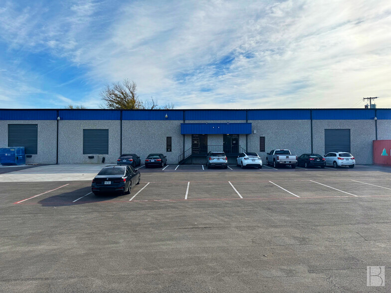 2701-2749 S Great Southwest Pky, Grand Prairie, TX for lease - Building Photo - Image 3 of 7