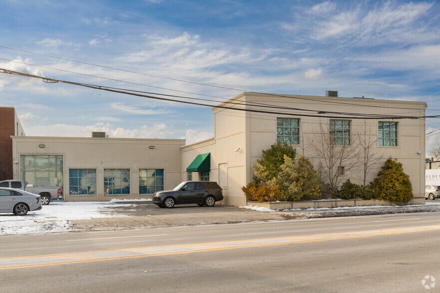 115-117 Herricks Rd, New Hyde Park, NY for lease - Building Photo - Image 1 of 5