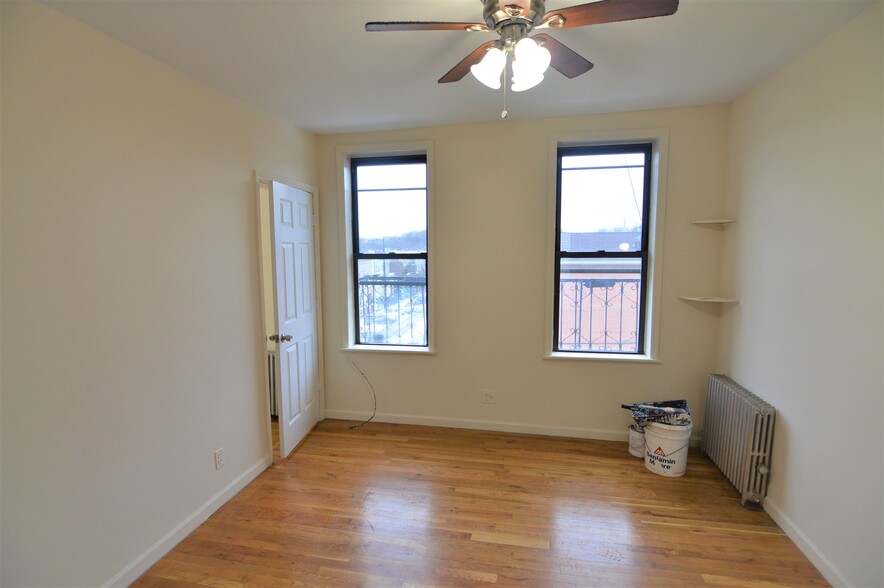 59-66 56th Ave, Flushing, NY for sale - Interior Photo - Image 3 of 6