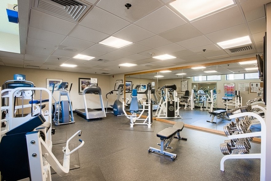 476 Holiday Dr, Rutland, VT for sale - Interior Photo - Image 3 of 4