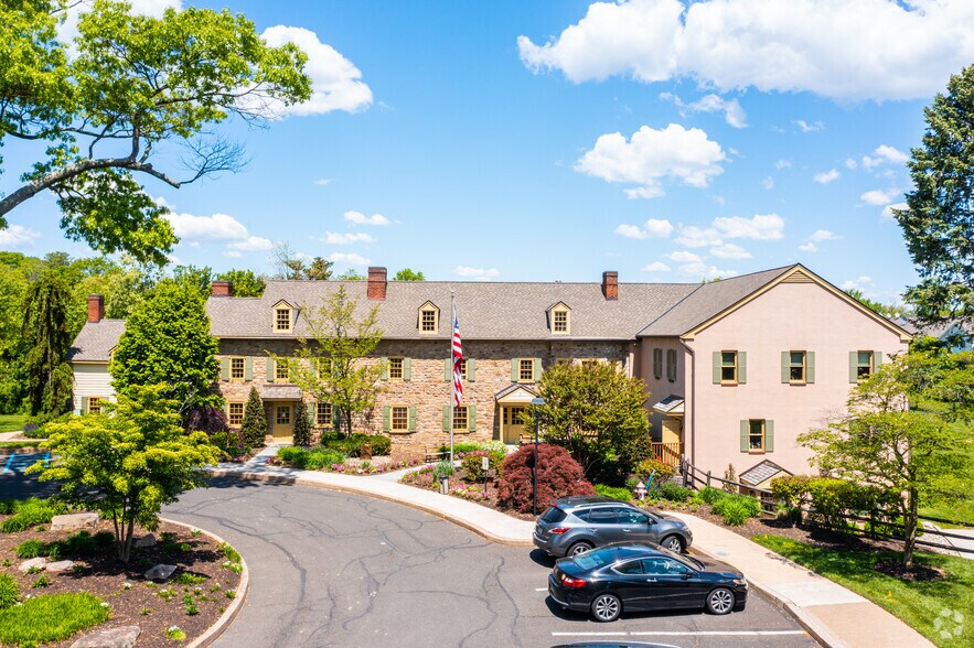 3 Village Rd, Horsham Township, PA for lease - Building Photo - Image 2 of 8