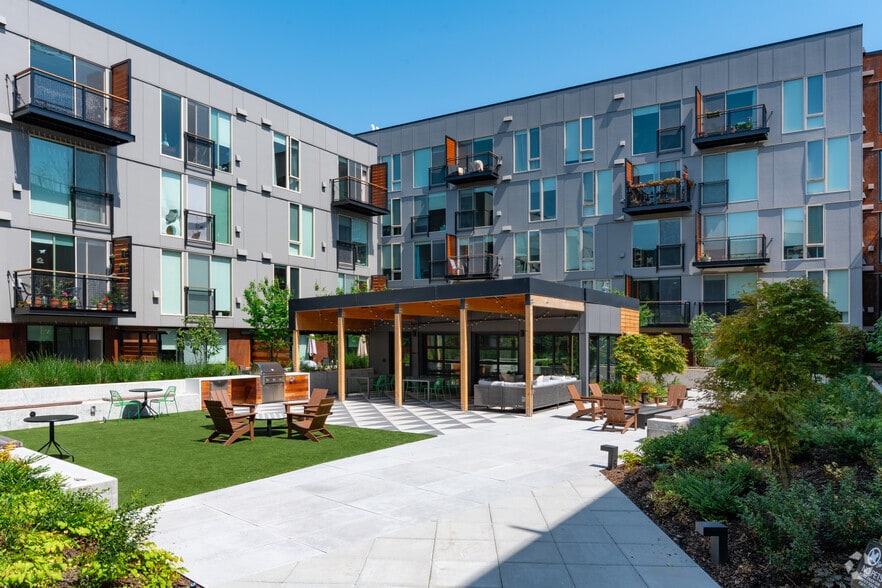 4720 Rainier Ave S, Seattle, WA for lease - Primary Photo - Image 1 of 38