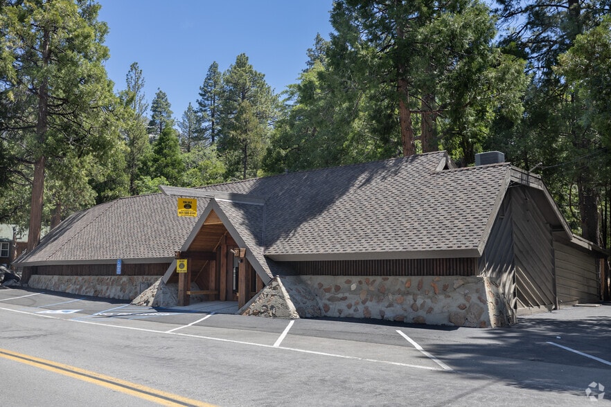 54905 N Circle Dr, Idyllwild-Pine Cove, CA for lease - Primary Photo - Image 1 of 141