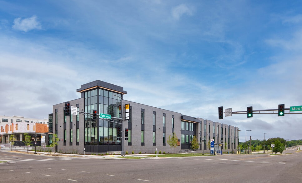 2270 Ford Pkwy, St. Paul, MN 55116, Saint Paul, MN for lease - Building Photo - Image 1 of 21