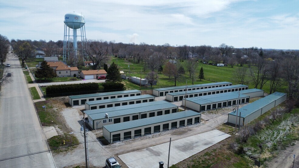 727 Iowa St, Hiawatha, KS for sale - Primary Photo - Image 1 of 1