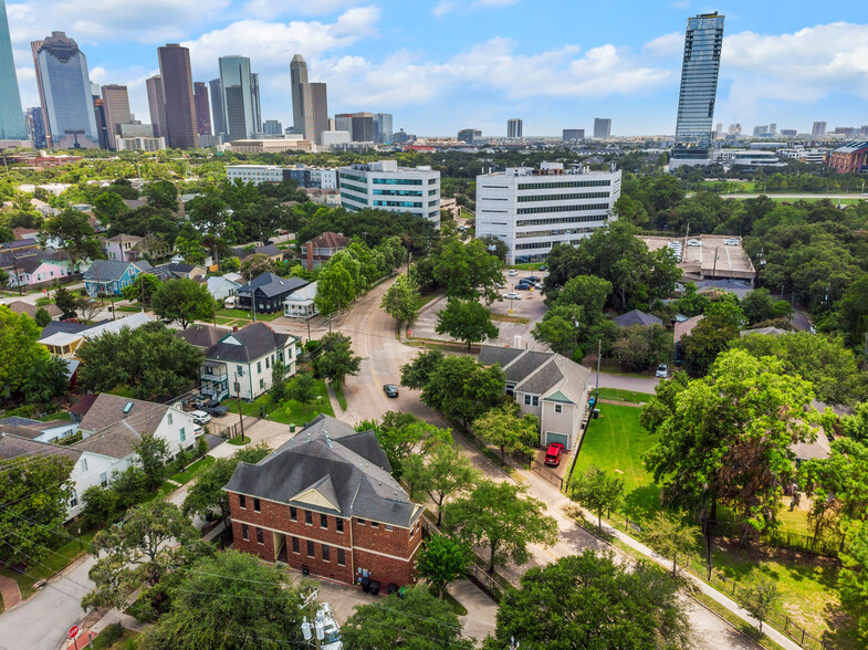 800 Sawyer St, Houston, TX for sale - Building Photo - Image 2 of 18