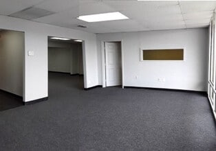 605 E Palace Pky, Grand Prairie, TX for lease Building Photo- Image 2 of 6