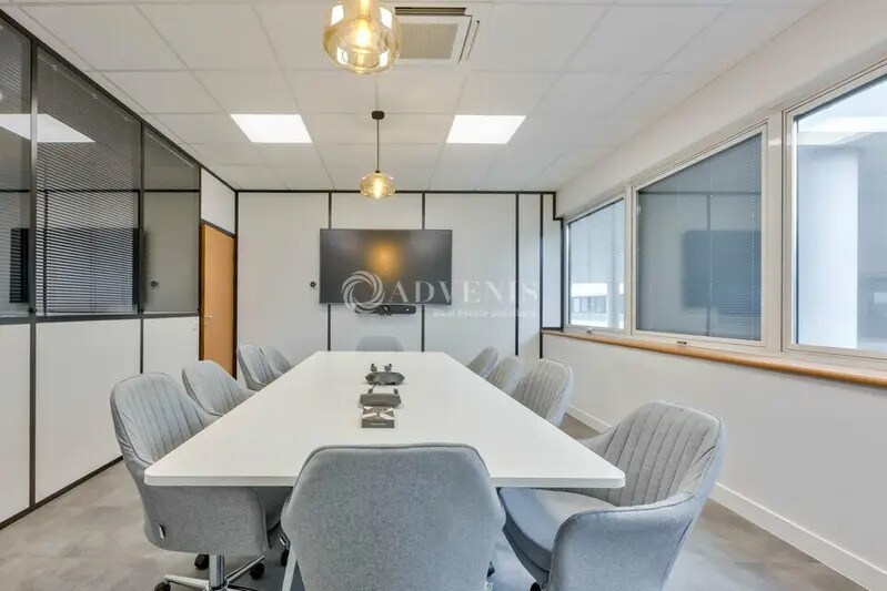 Office in Évry-Courcouronnes for lease Interior Photo- Image 1 of 5