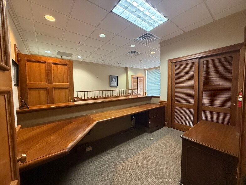 526 2nd Ave SE, Cedar Rapids, IA for sale - Building Photo - Image 3 of 40