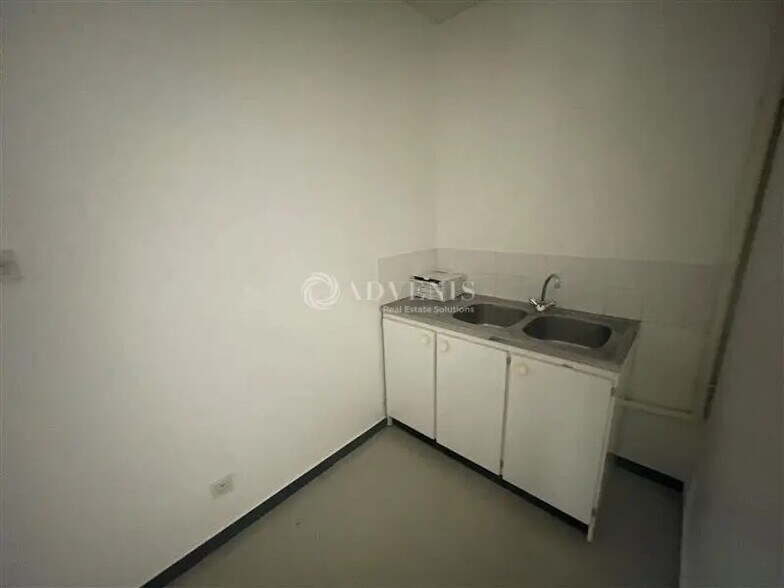 Office in Saint-Soupplets for lease - Interior Photo - Image 3 of 9