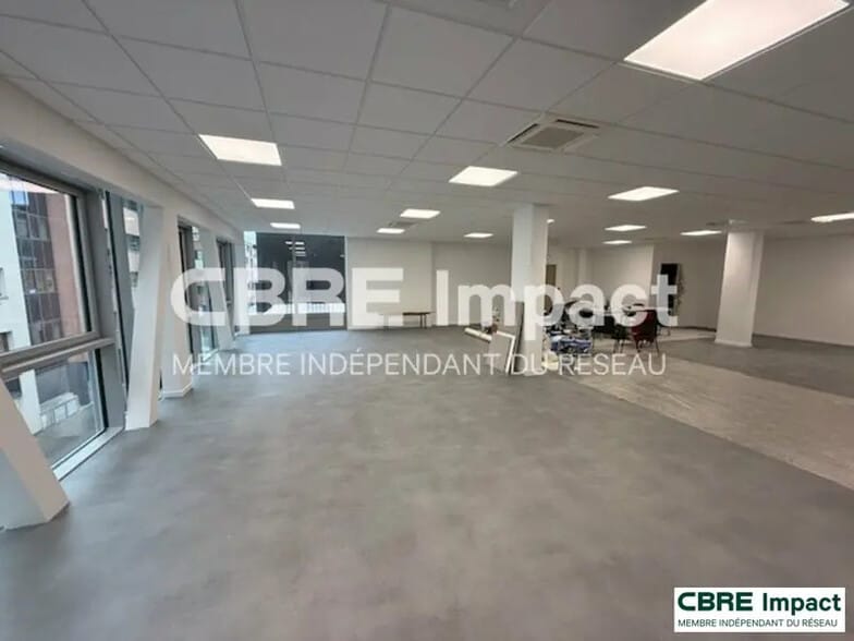 Office in Reims for lease - Building Photo - Image 3 of 9