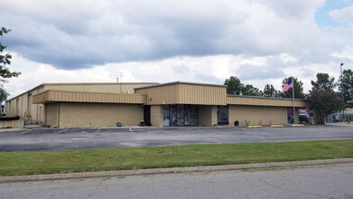 1525 N 105th Ave, Tulsa, OK for lease Building Photo- Image 1 of 3