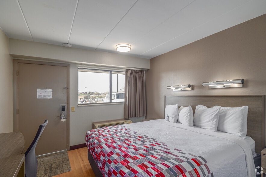 2939 S Arlington Rd, Akron, OH for sale - Interior Photo - Image 2 of 14