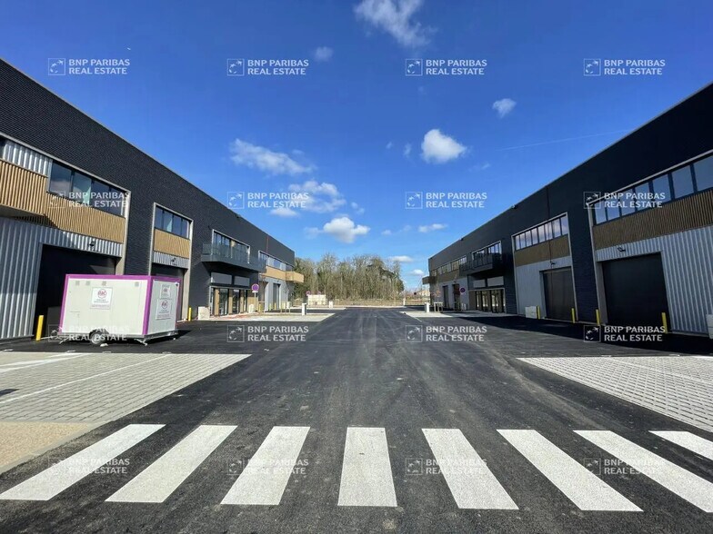 Flex in Chalifert for lease - Building Photo - Image 3 of 9