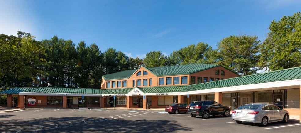 6045 Burke Centre Pky, Burke, VA for lease - Building Photo - Image 1 of 9