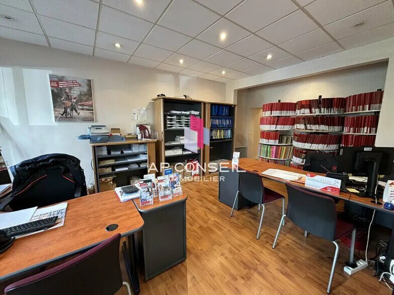 Office in Versailles for lease - Interior Photo - Image 2 of 4