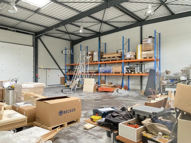 Flex in Vourles for lease - Interior Photo - Image 3 of 31