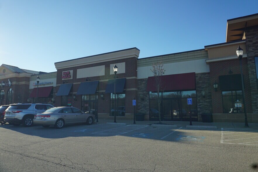1020 Towne Square Dr, Greensburg, PA for lease - Building Photo - Image 2 of 3