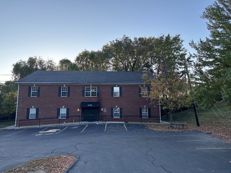 1910 Garden Springs Dr, Lexington, KY for lease - Building Photo - Image 1 of 7