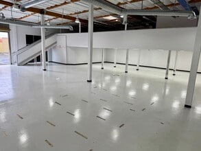 2682 Middlefield Rd, Redwood City, CA for lease Interior Photo- Image 2 of 4