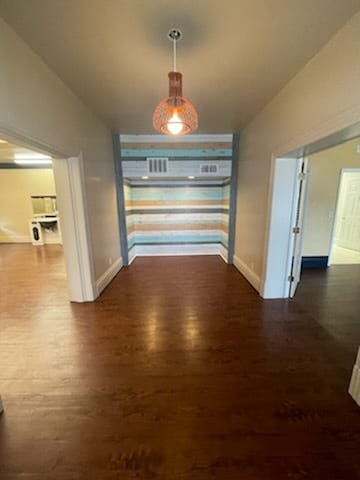 621 Broadway, Highland, IL for lease - Interior Photo - Image 2 of 3