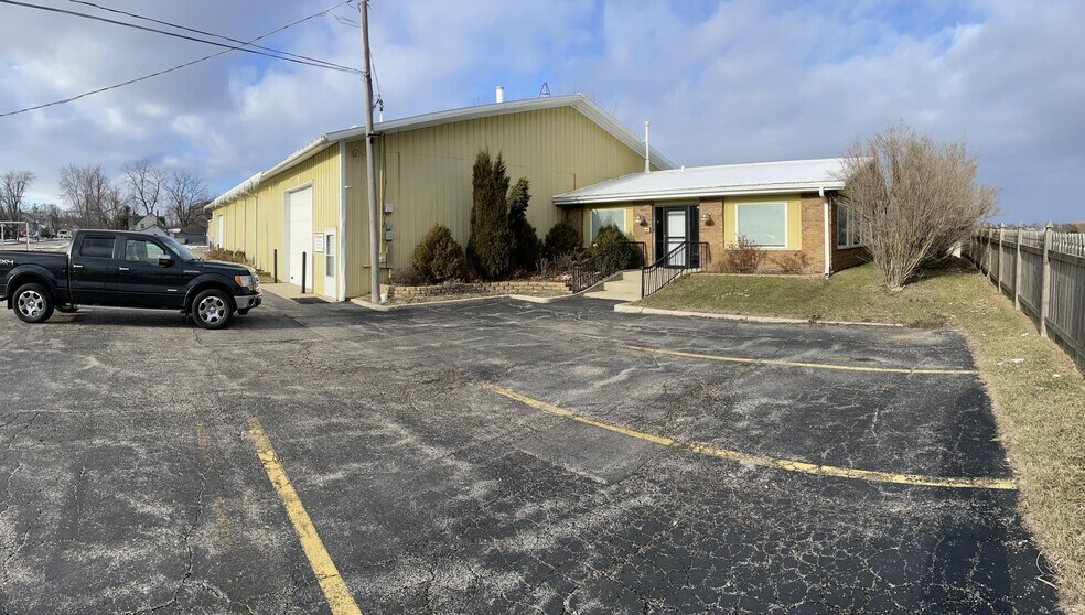 17 Galligan Rd, Gilberts, IL for sale - Primary Photo - Image 1 of 1