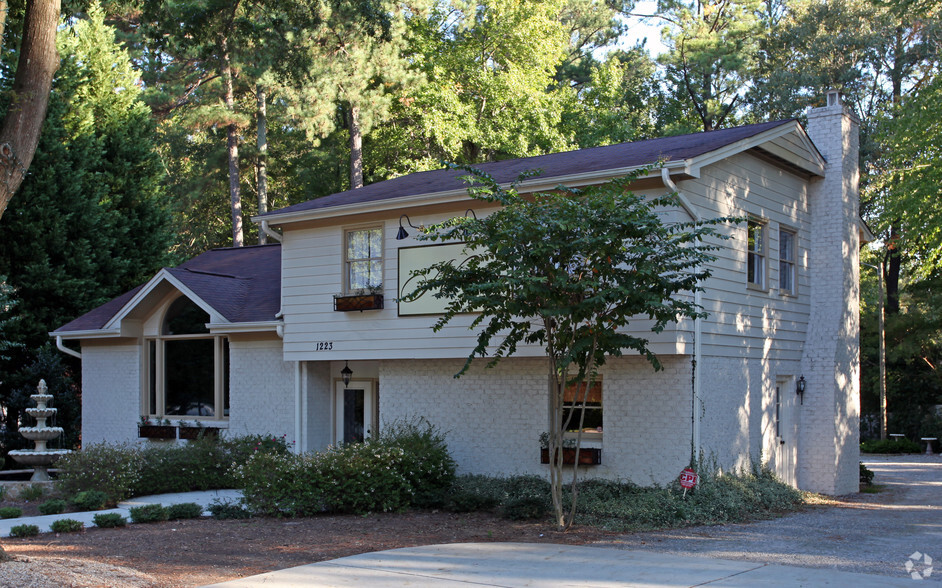 1223 Walnut St, Cary, NC for lease - Building Photo - Image 2 of 32