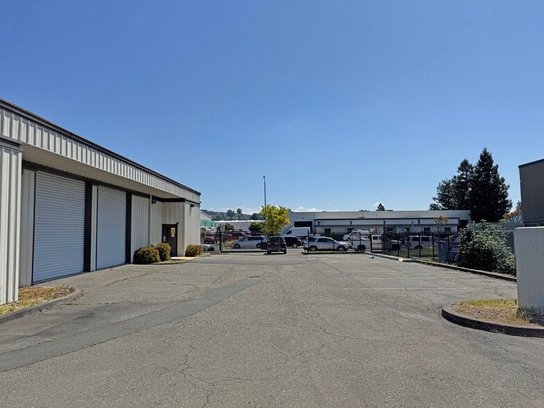 965 Piner Pl, Santa Rosa, CA for lease - Building Photo - Image 3 of 3