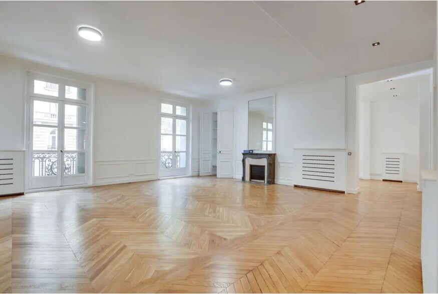 Office in Paris for sale - Interior Photo - Image 1 of 12