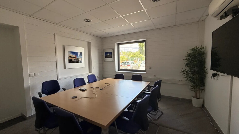 8 Rue Jules Verne, Ronchin for sale - Building Photo - Image 3 of 7