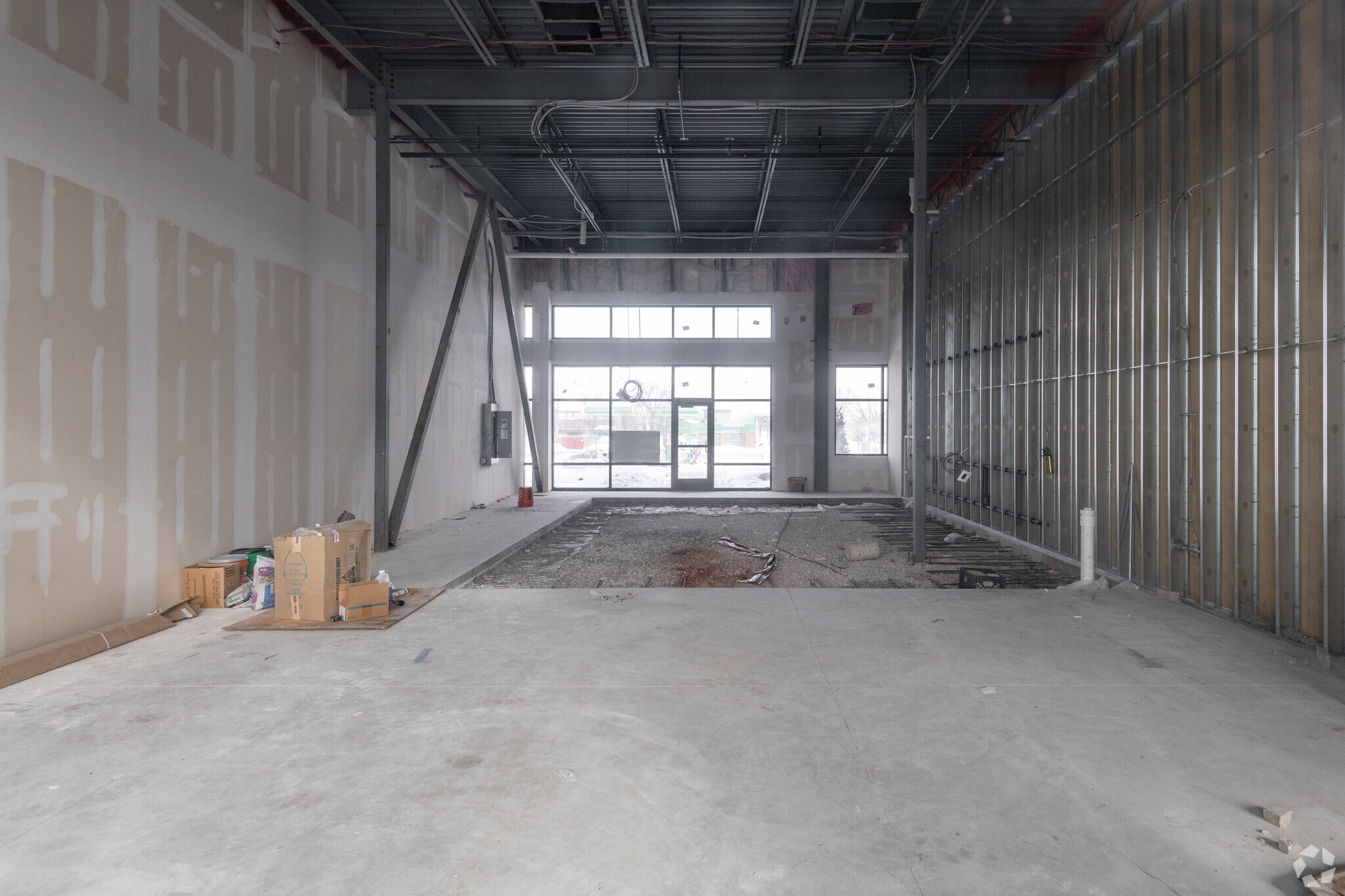 2720 N Grandview Blvd, Waukesha, WI for lease Interior Photo- Image 1 of 2