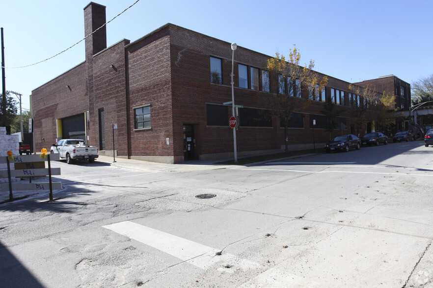 1801 W Berteau Ave, Chicago, IL for lease - Building Photo - Image 3 of 38