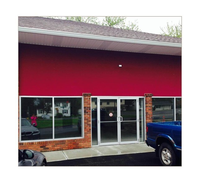 1470 Orchard Park Rd, West Seneca, NY 14224