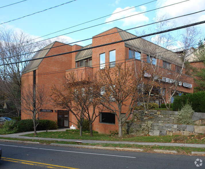 159 W Putnam Ave, Greenwich, CT for lease - Primary Photo - Image 1 of 4