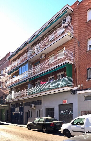 Calle Eduardo Requenas, 12, Madrid, Madrid for sale - Building Photo - Image 2 of 2