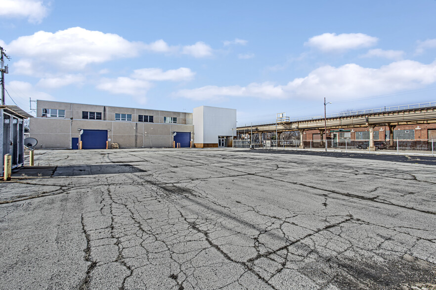 3333 W Lake St, Chicago, IL for lease - Building Photo - Image 3 of 19