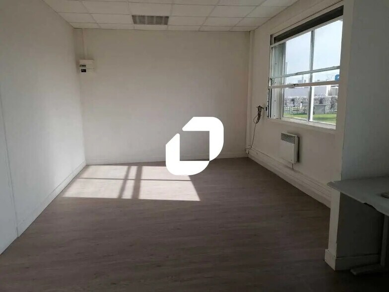 Office in Bègles for lease - Interior Photo - Image 2 of 6