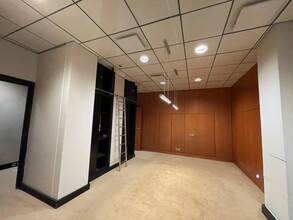 Office in Suresnes for lease Interior Photo- Image 1 of 3