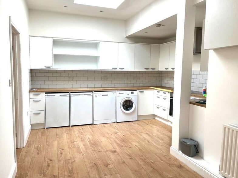 9A High St, Reading for sale - Interior Photo - Image 3 of 6