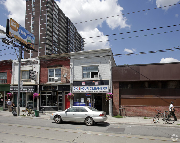 1640 Queen St, Toronto, ON for lease - Building Photo - Image 3 of 4