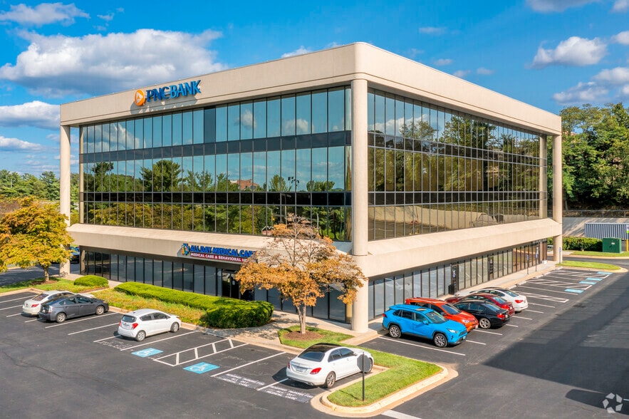 702 Russell Ave, Gaithersburg, MD for lease - Primary Photo - Image 1 of 7