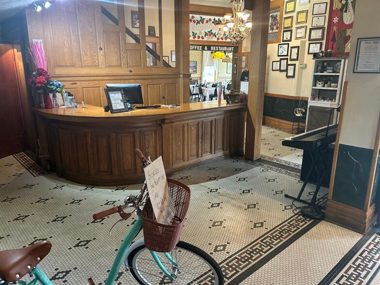 102 Elkader St, Strawberry Point, IA for sale - Building Photo - Image 3 of 36